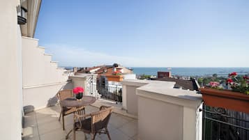 Elite Double Room, 1 Katil Raja (King), Sea View | Teres/patio