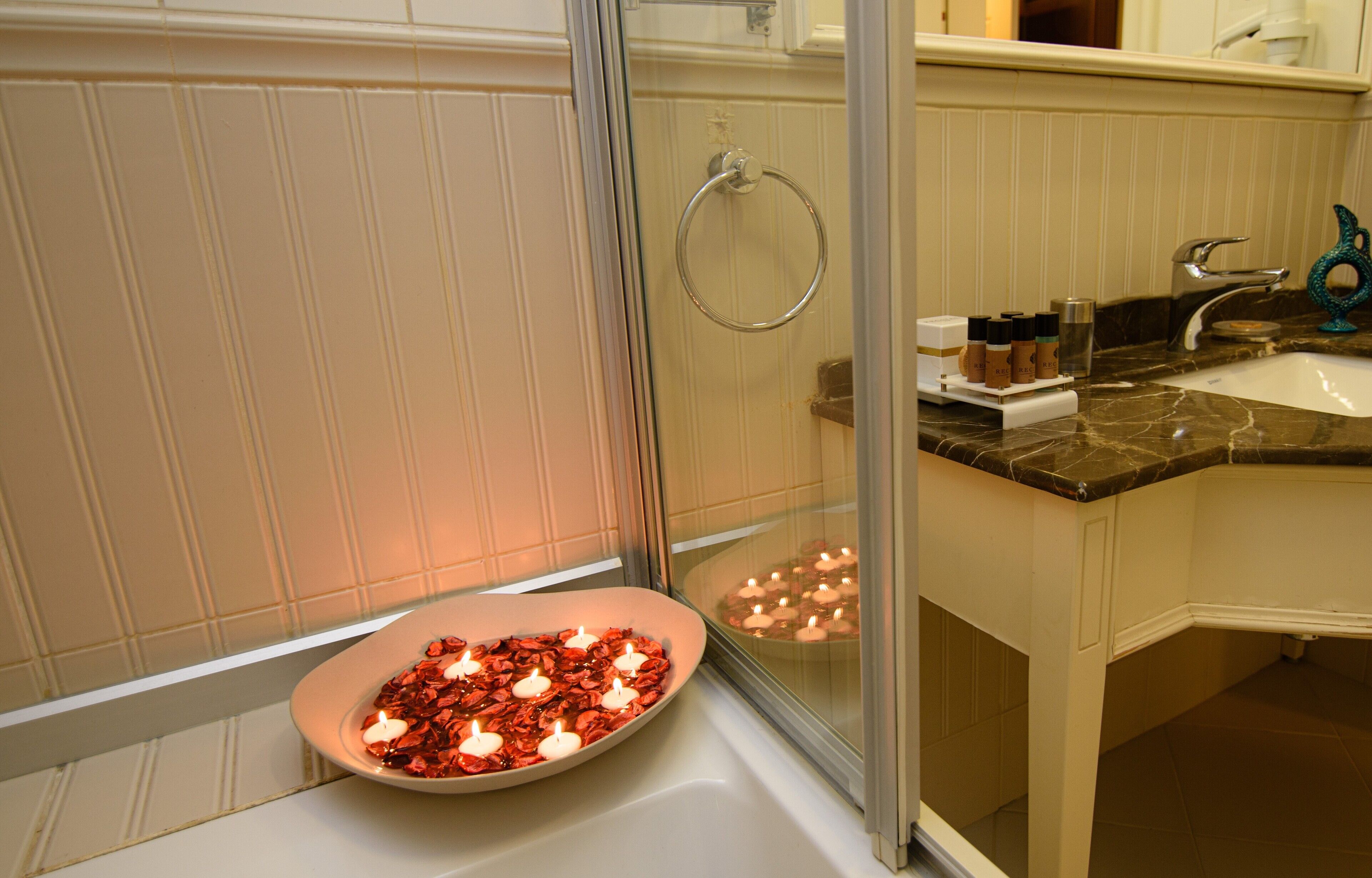 family room | 1 bedroom, egyptian cotton sheets, premium bedding, down duvets