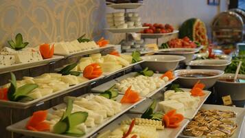 Sarapan penuh setiap hari (TRY 220 seorang)