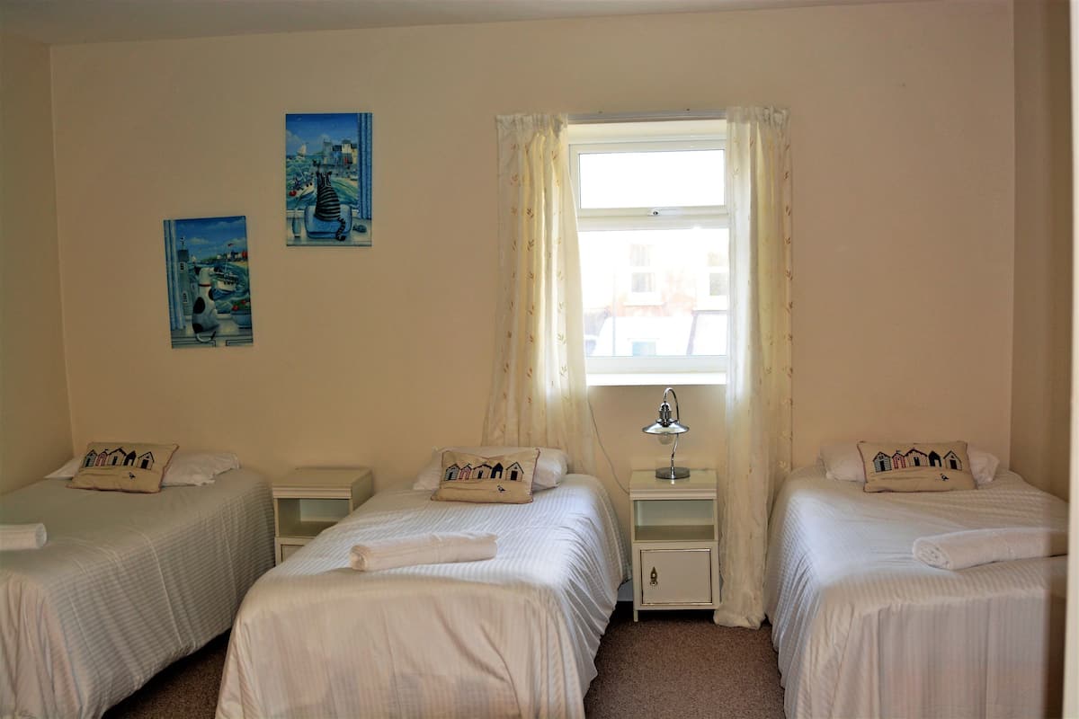 Family Room (Room 25) | Free WiFi, bed sheets