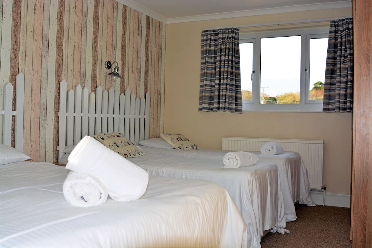 Quadruple Room (Room 18) | Free WiFi, bed sheets