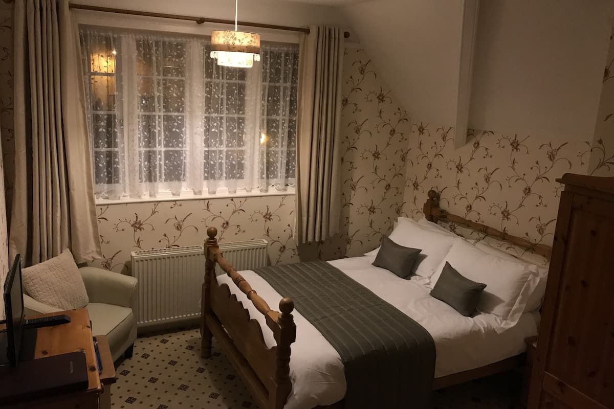 Double Room, Ensuite (River View) | Interior