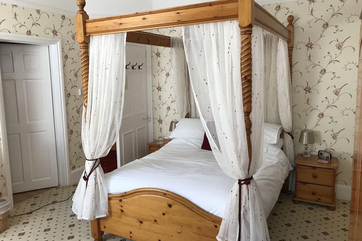 Double Room, Ensuite (Four Poster) | Interior