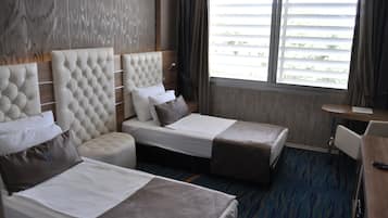 Luxe beddengoed, een minibar, een kluis op de kamer, een bureau