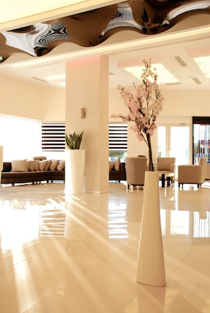 Esterni. Orty Airport Hotel
