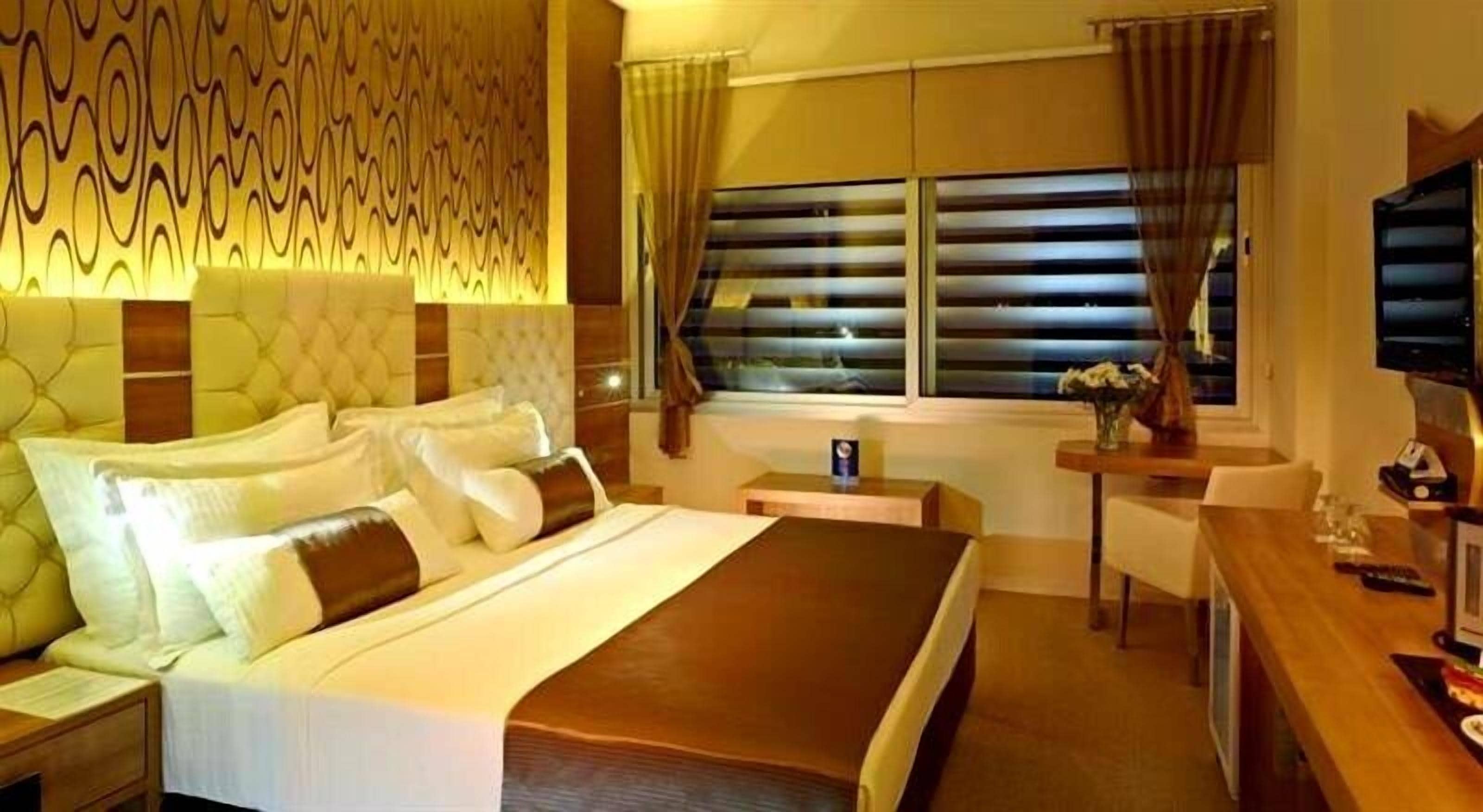 Double or Twin Room | Premium bedding, minibar, in-room safe, desk