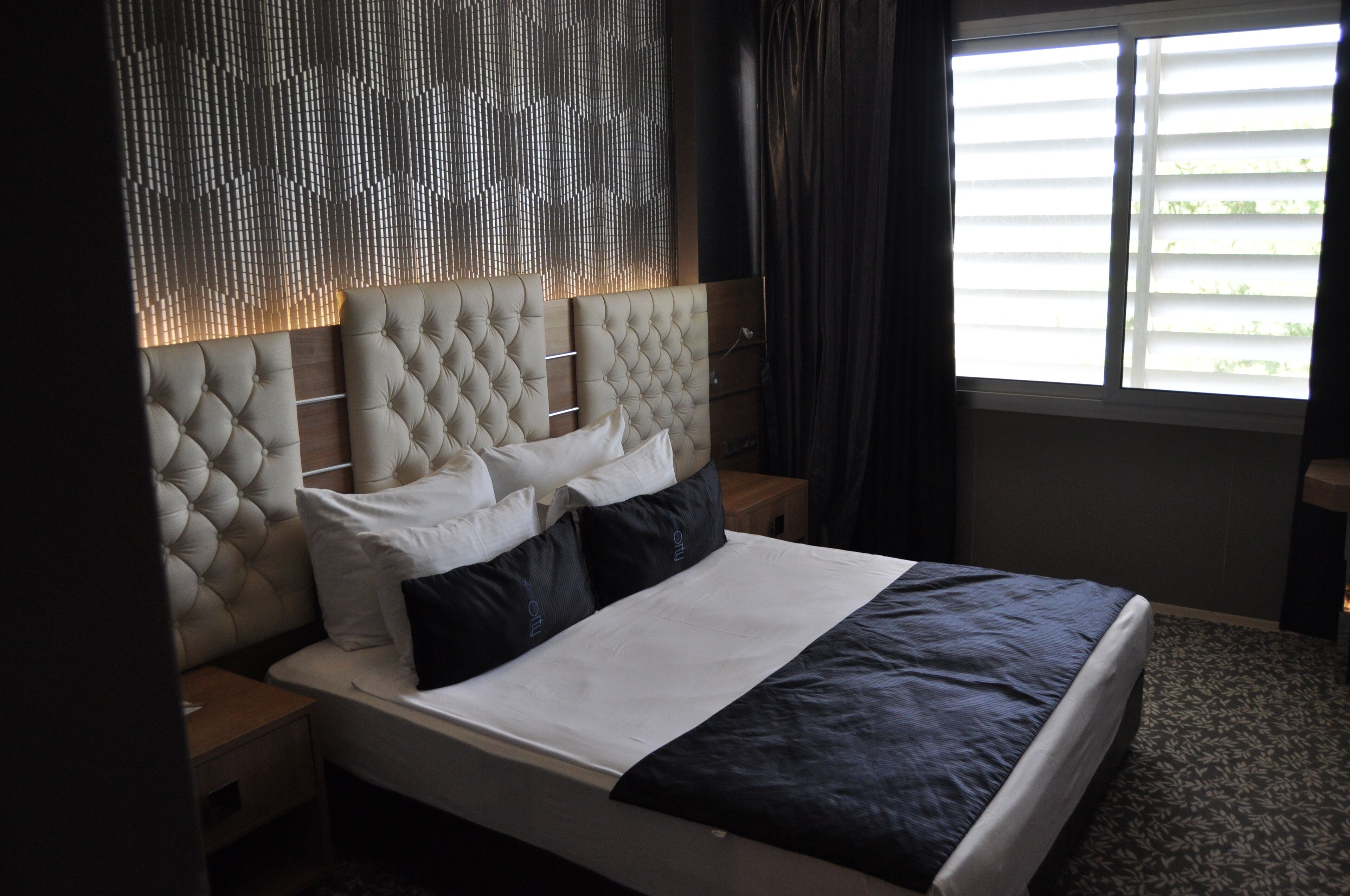 standard double room | 1 bedroom, premium bedding, minibar, in-room safe