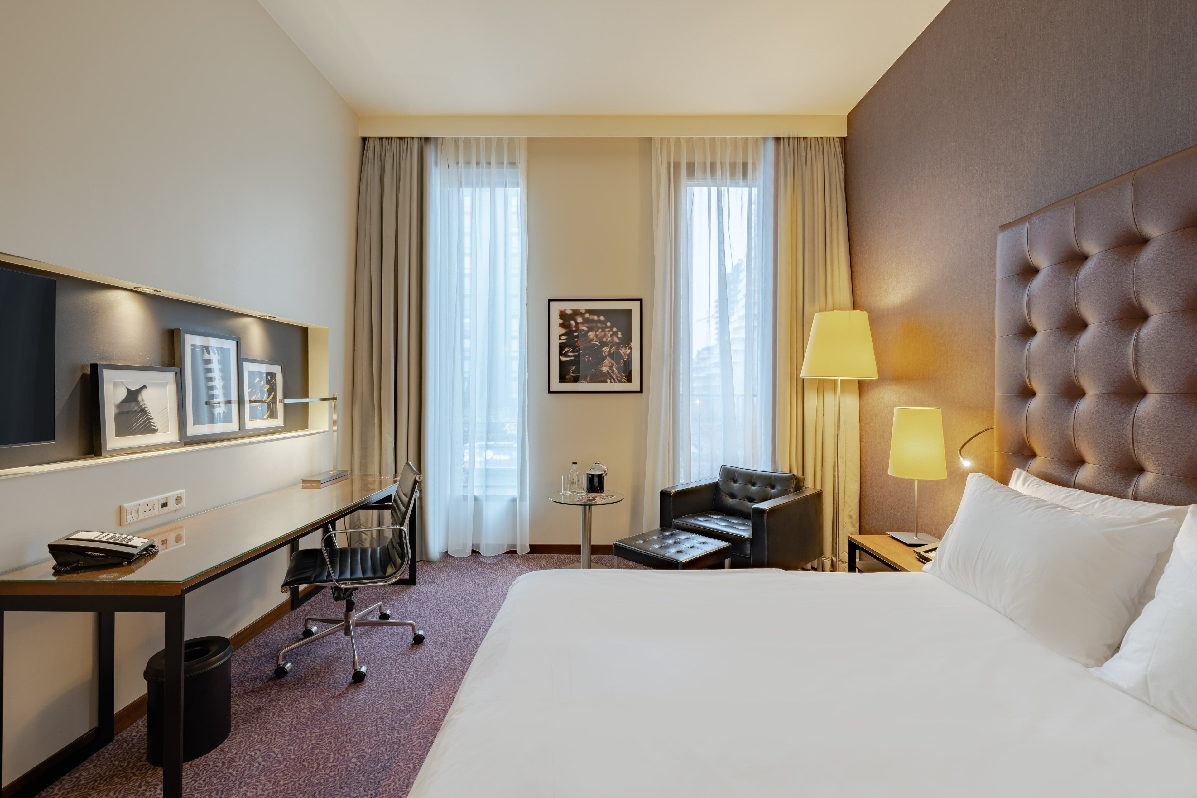 club room, 1 king bed (club floor) | 1 bedroom, hypo-allergenic bedding, minibar, in-room safe