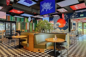Déjeuner et dîner servis sur place