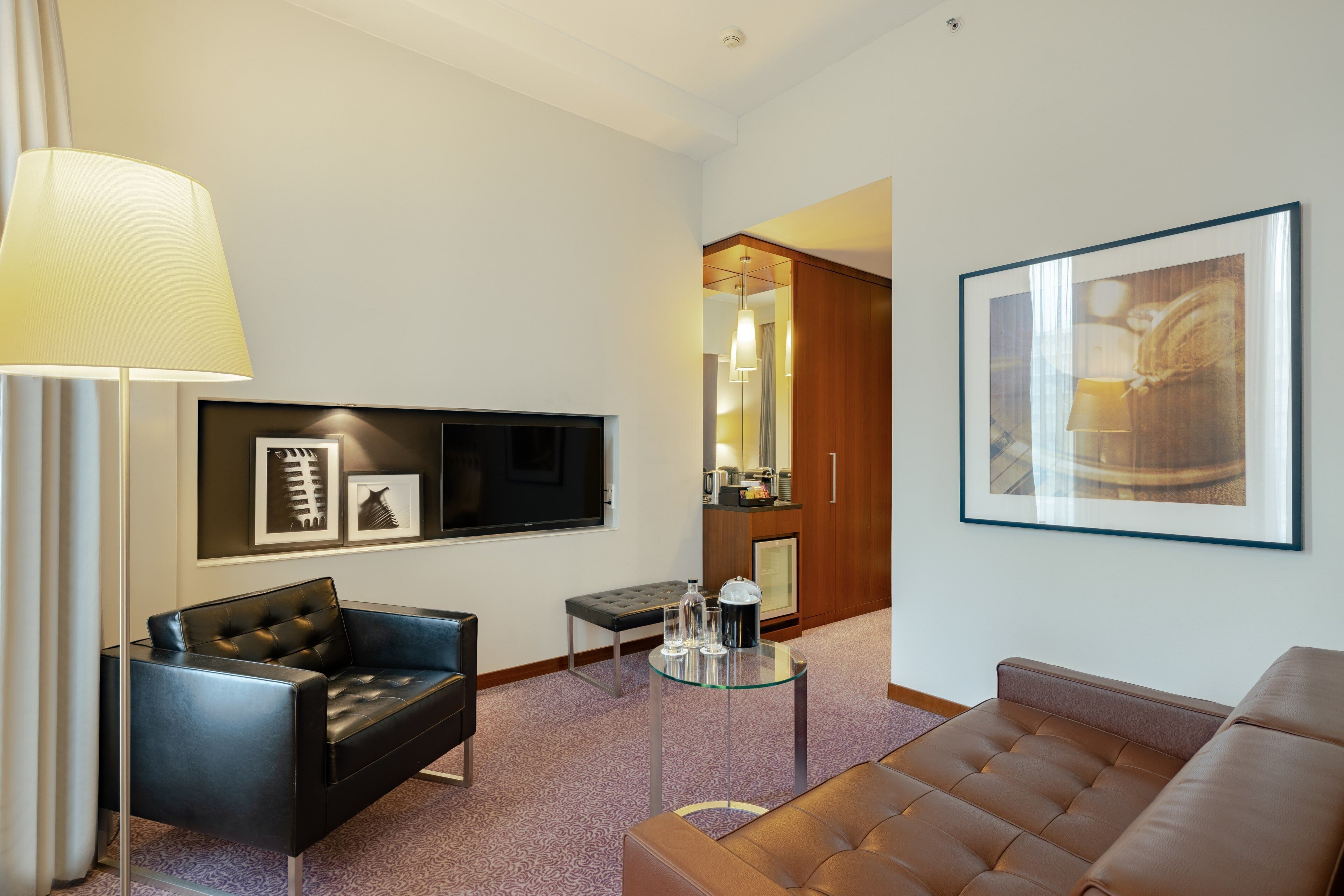 junior suite, 1 king bed | 1 bedroom, hypo-allergenic bedding, minibar, in-room safe