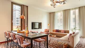 Allergikerbettwaren, Minibar, Zimmersafe, Schreibtisch