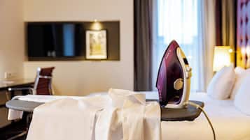 Bộ đồ giường kháng dị ứng, minibar, két bảo mật tại phòng, bàn
