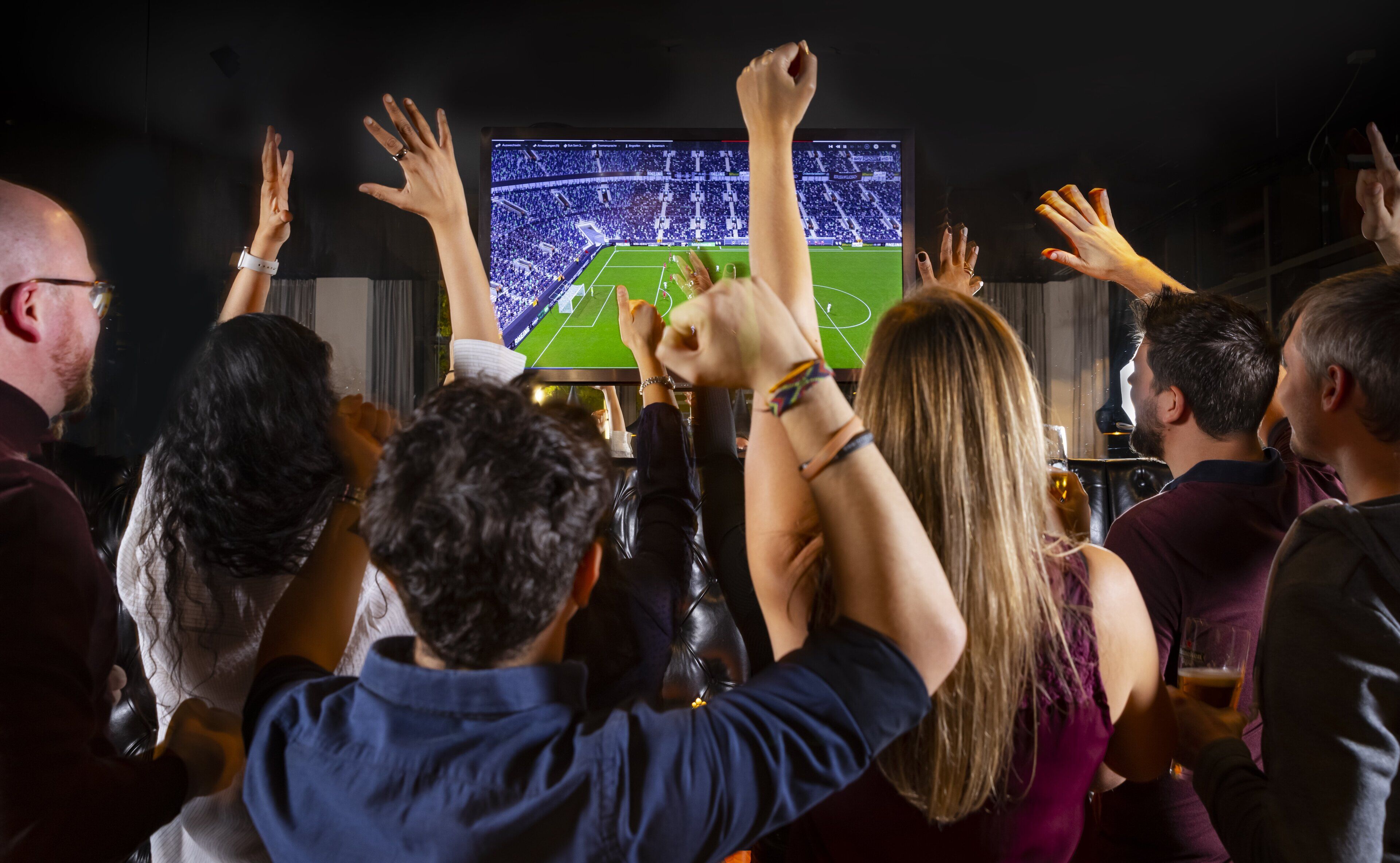 serves lunch and dinner