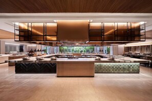 Dining - Crowne Plaza West Hanoi Residences (Hanoi)