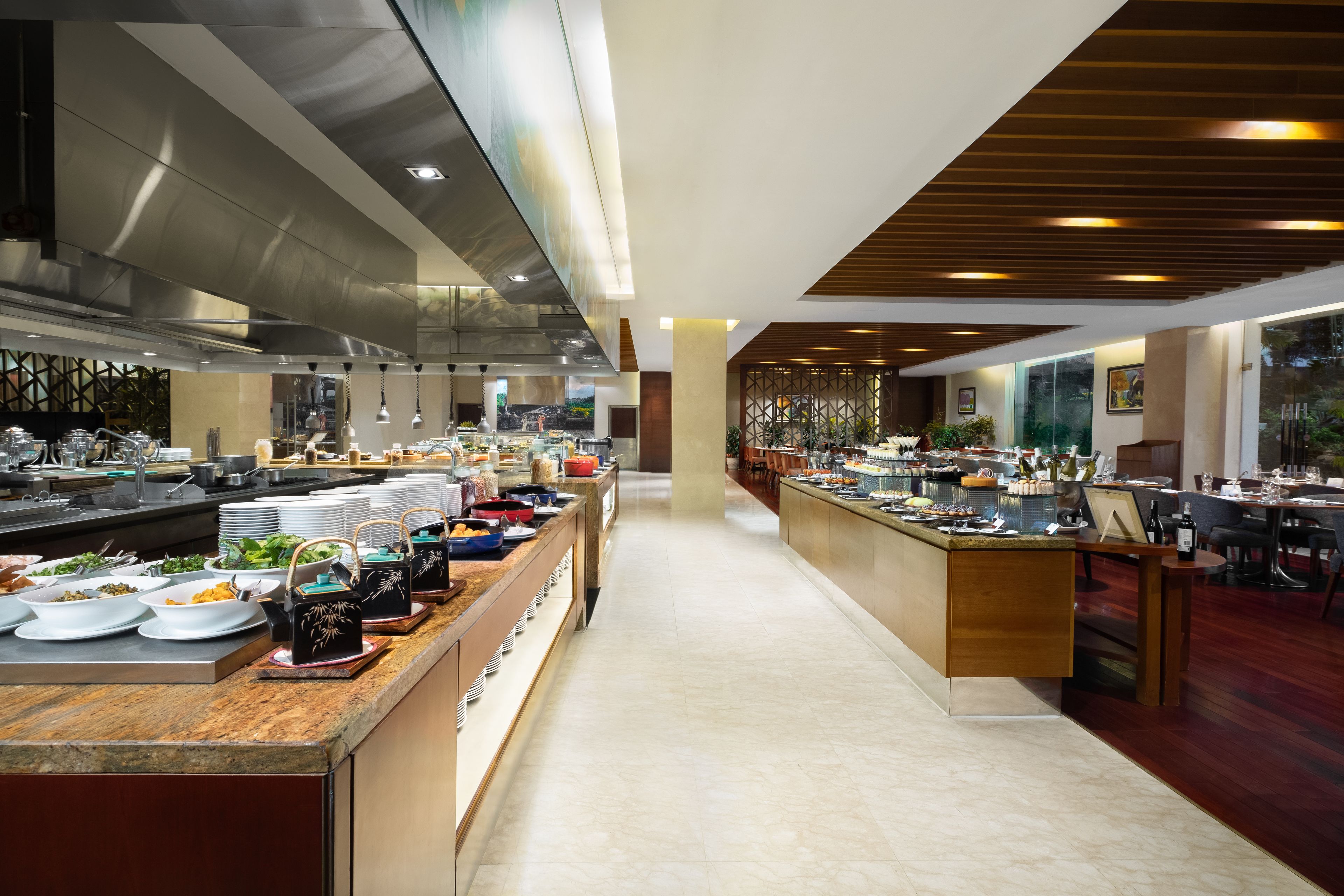 2 restaurants, spécialités Cuisine internationale