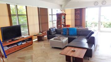 1 bedroom, premium bedding, in-room safe, free WiFi