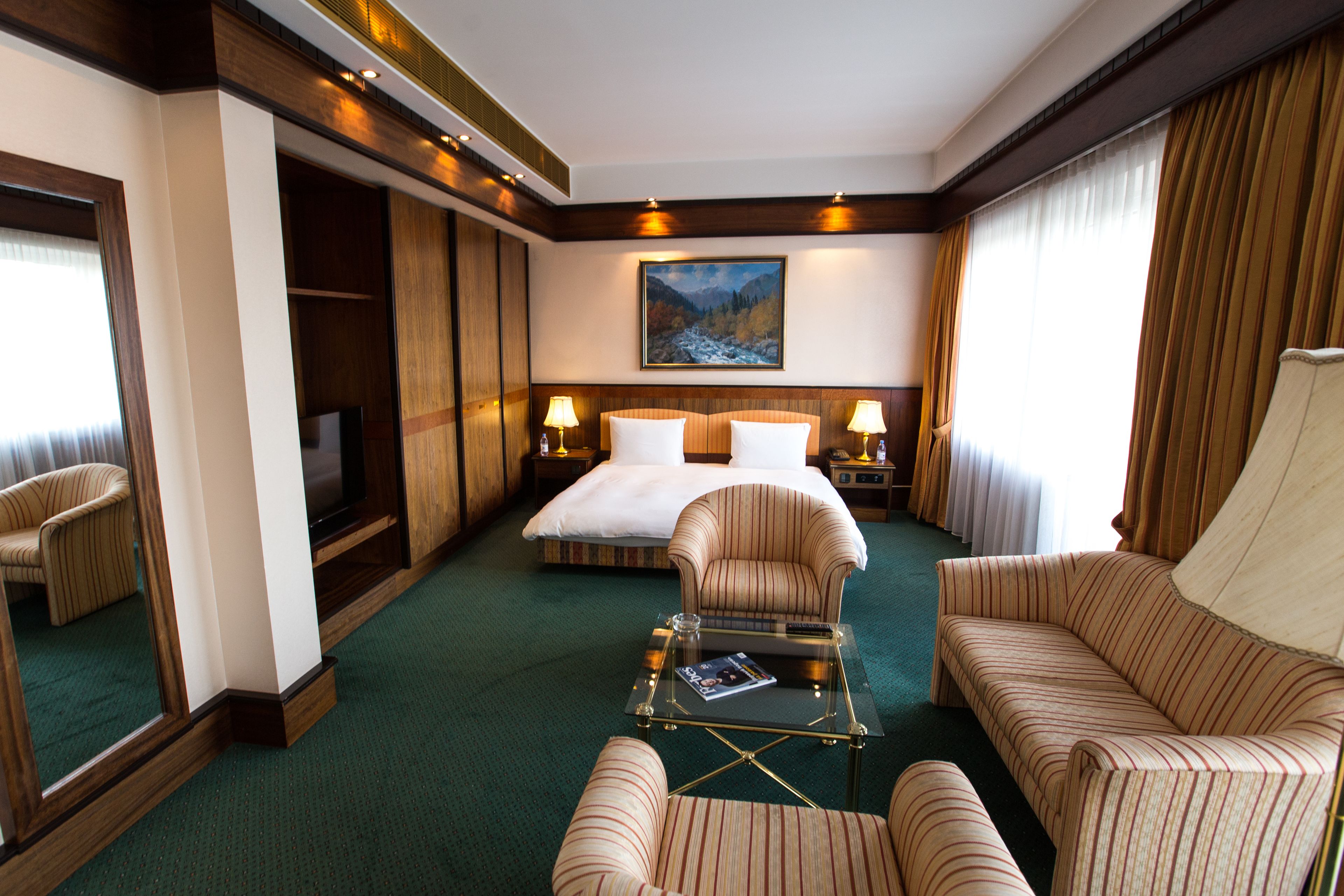 suite | hypo-allergenic bedding, minibar, in-room safe, desk