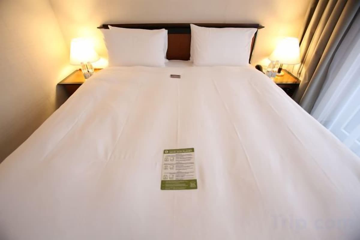 Roupas de cama antialérgicas, frigobar, cofres nos quartos, escrivaninha