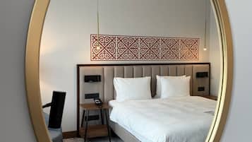 Superior Room | Hypo-allergenic bedding, minibar, in-room safe, desk