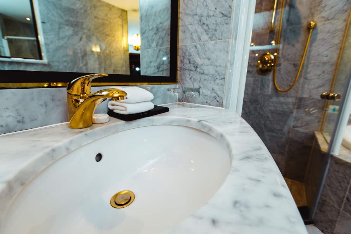 suite | bathroom sink