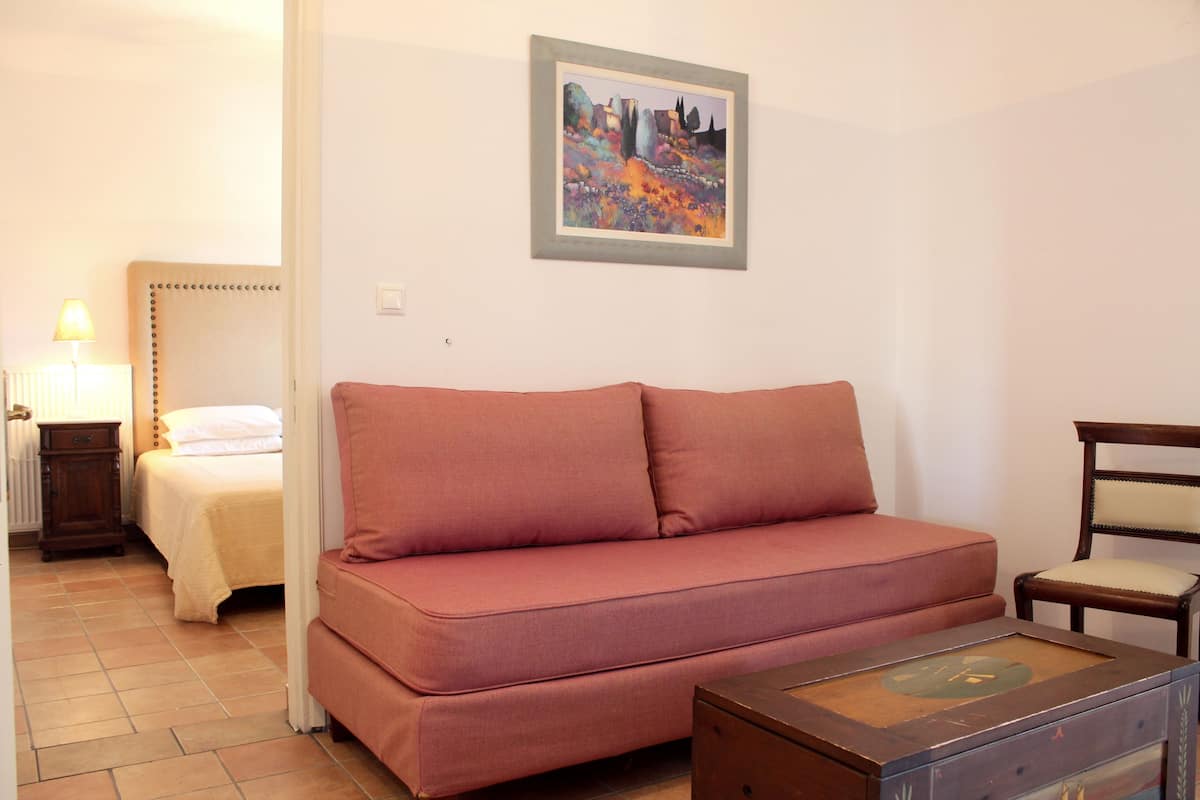 Family Suite | Caja de seguridad en la habitación y escritorio