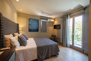 Superior Room | セーフティボックス (室内)、デスク、アイロン / アイロン台、WiFi (無料)