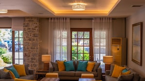 2 bars/lounges, poolside bar - Kastro Maini (East Mani)