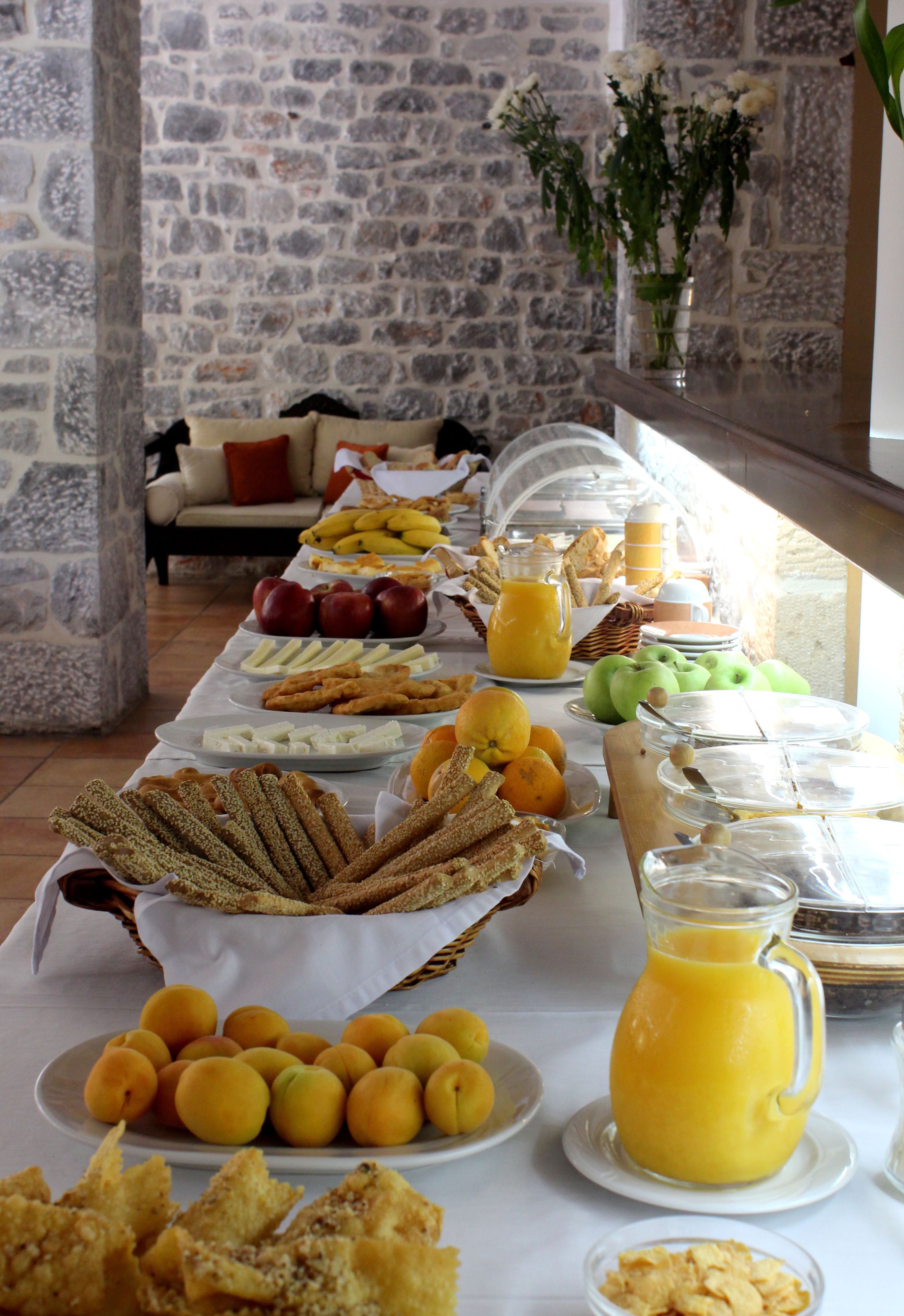 Desayuno buffet (EUR 8 por persona) 