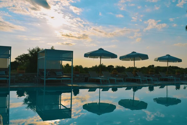 Seasonal outdoor pool, open 10:00 AM to 8:00 PM, pool umbrellas - Kastro Maini (East Mani)