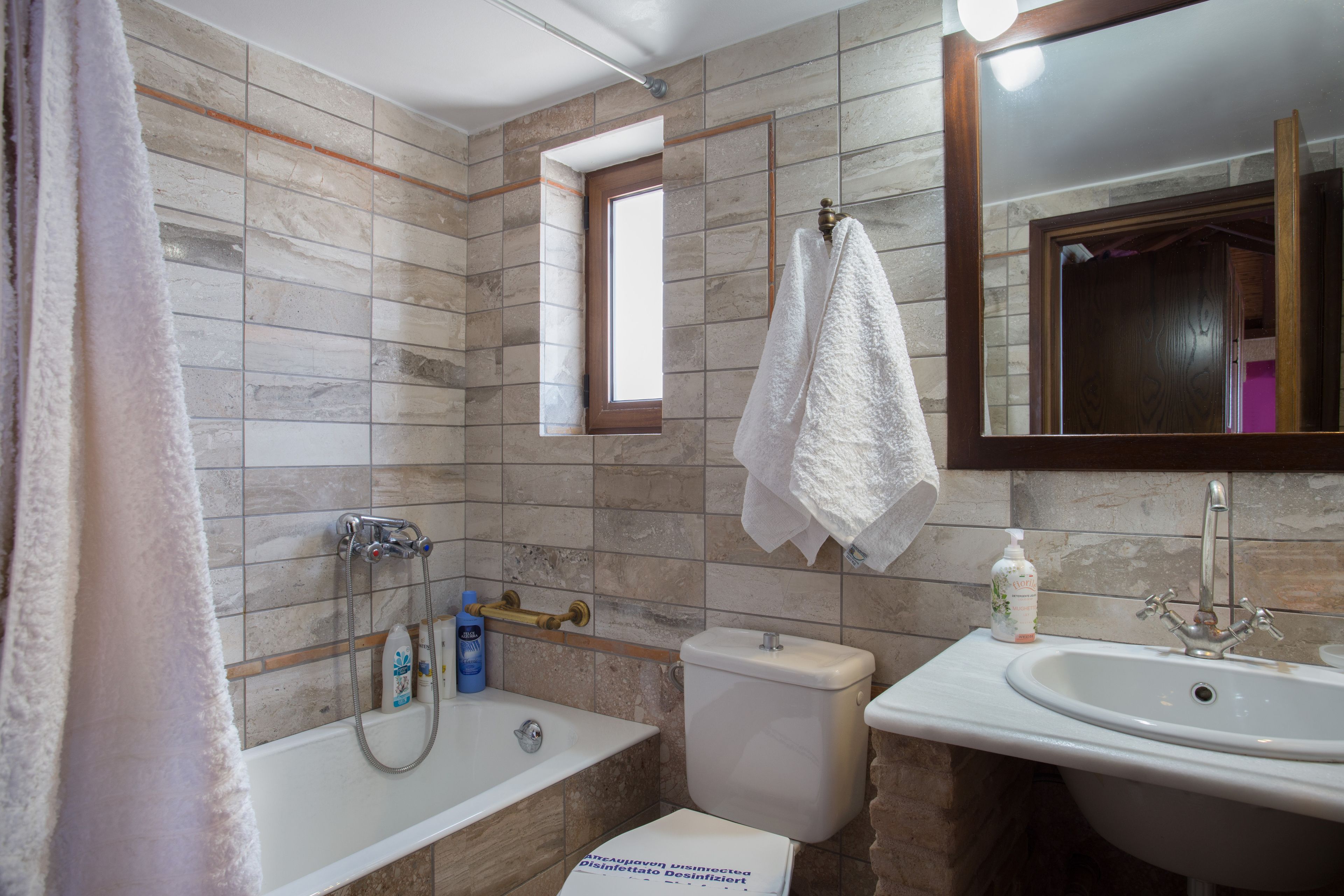 superior studio | bathroom | shower, towels