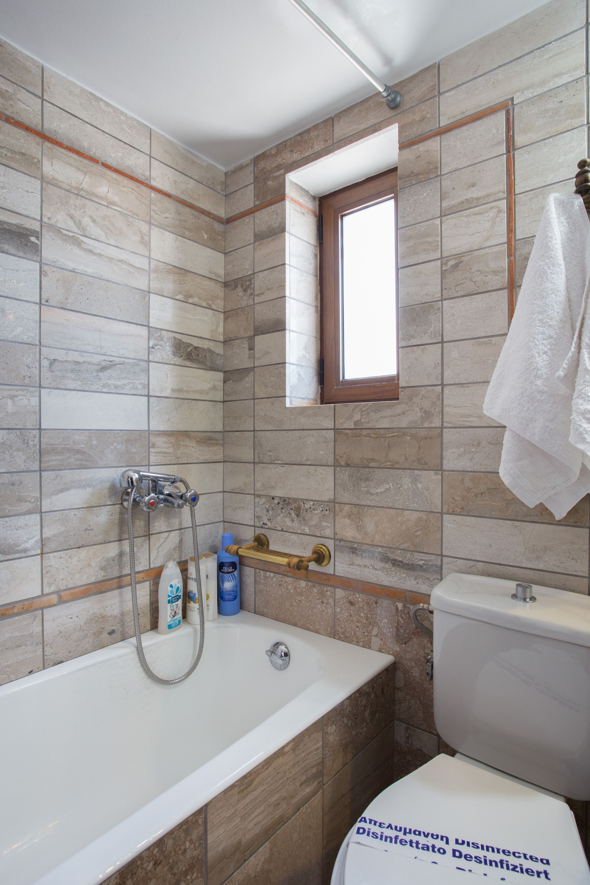 superior studio | bathroom | shower, towels