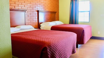 Standard Δωμάτιο, 2 Queen Κρεβάτια | Γραφείο, ηχομόνωση, δωρεάν Wi-Fi, κλινοσκεπάσματα