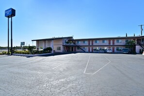 View from property - Rodeway Inn Near University-Gateway to Yosemite (Merced)