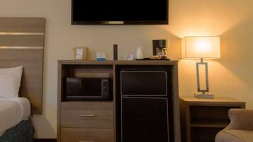 Skrivbord, ljudisolering, barnsängar och extrasängar