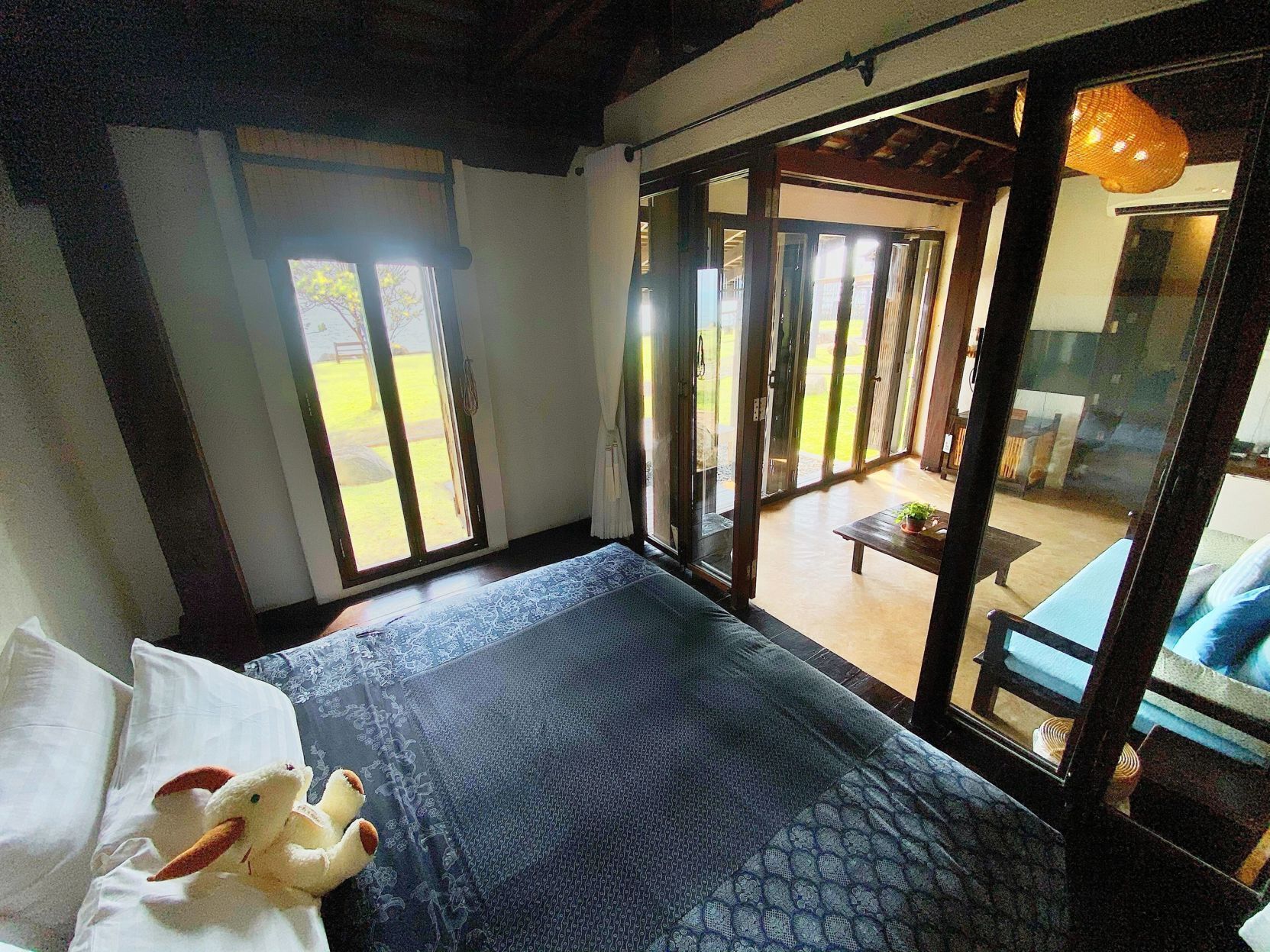 迷你吧（备有免费物品）、遮光窗帘、免费 WiFi、床单