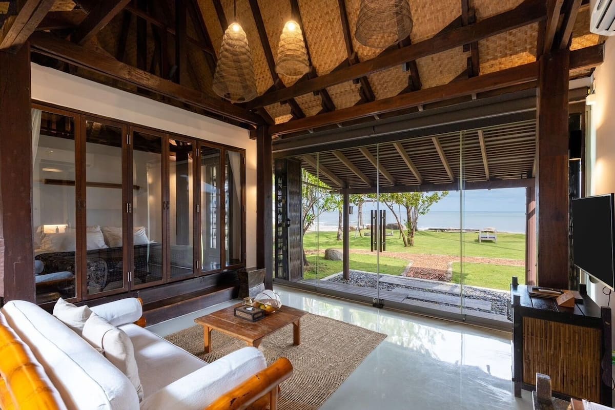 Beachfront Villa with Plunge Pool | Vue sur la plage/lâocĂ©an