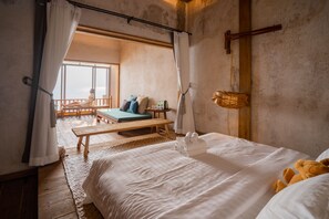 Seaview Loft Suites | Frigobar (abastecido com itens grátis), cortinas blackout