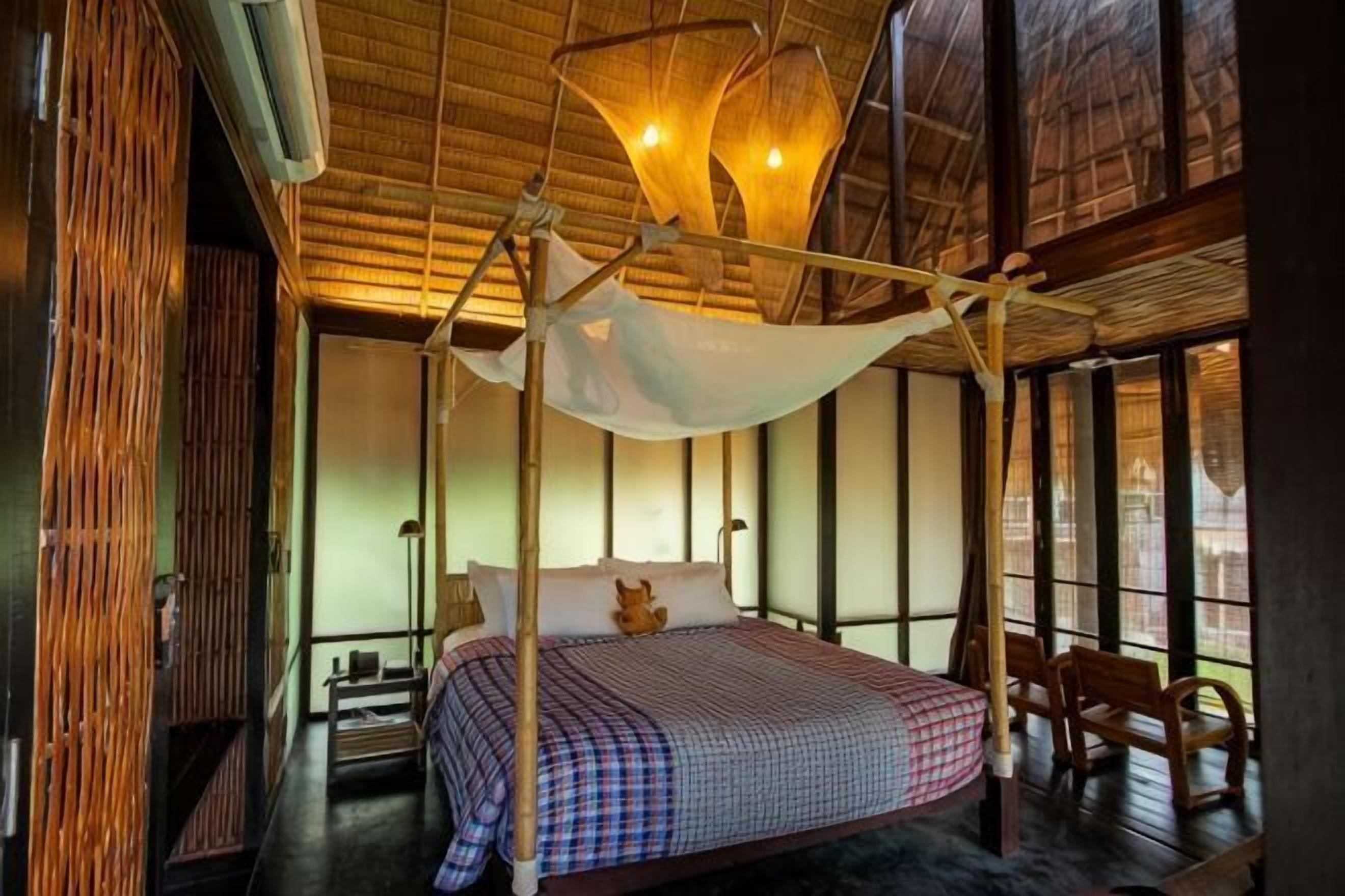 Free minibar, blackout curtains, free WiFi, bed sheets