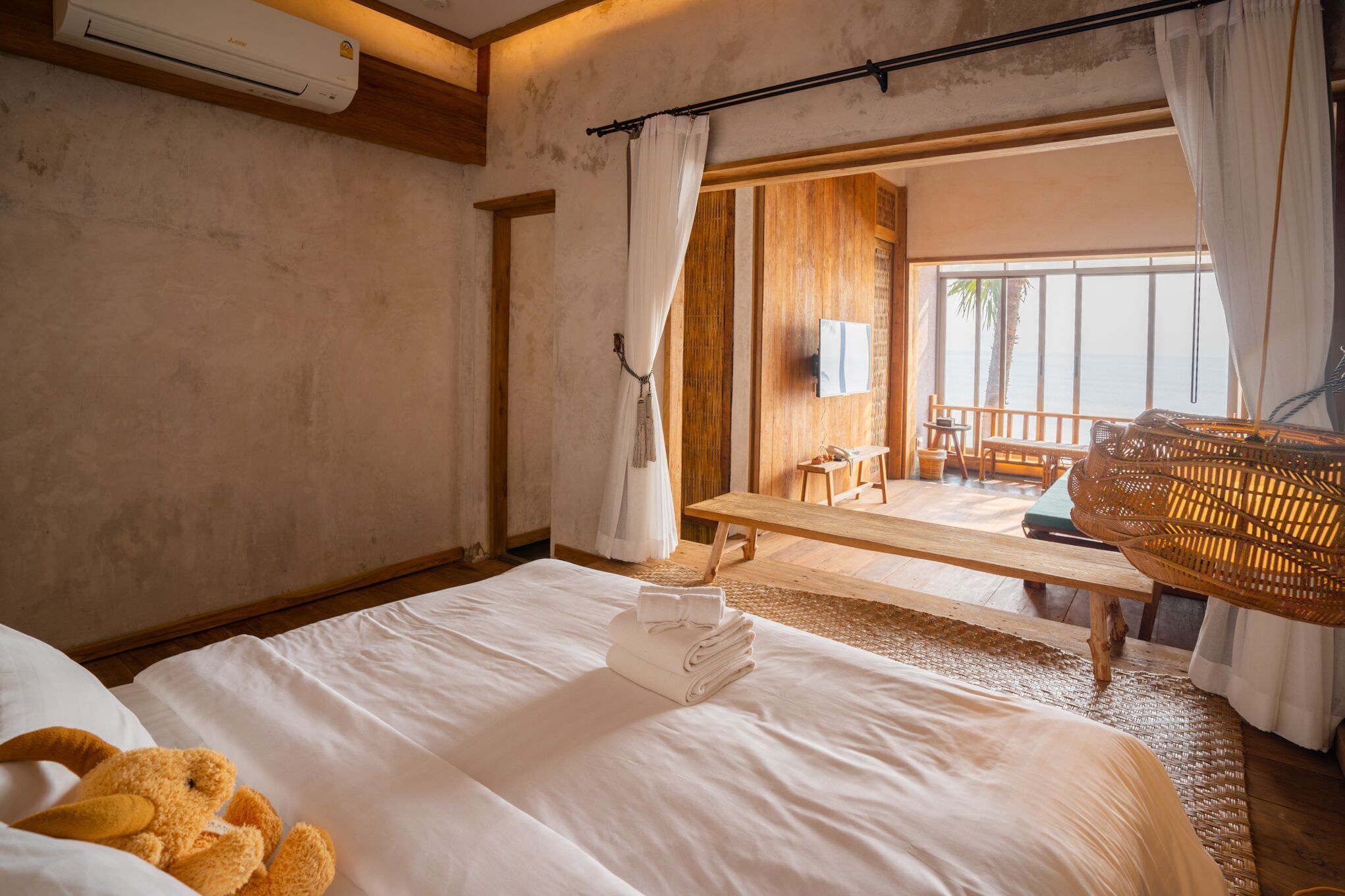 迷你吧（备有免费物品）、遮光窗帘、免费 WiFi、床单