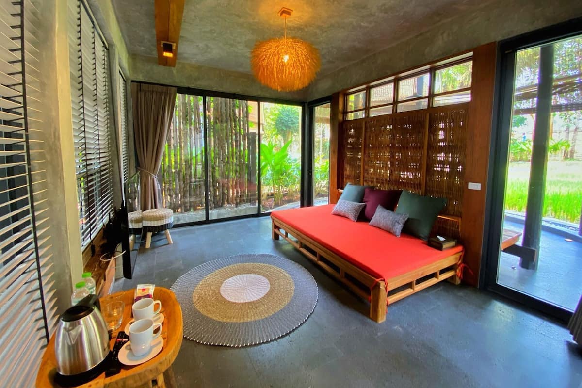 Free minibar, blackout curtains, free WiFi, bed sheets