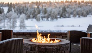 Terrace/patio - Running Y Resort (Klamath Falls)