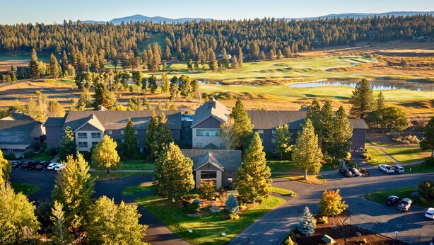 A residential area with houses, a golf course, and a body of water in the background. - Running Y Resort (Klamath Falls)