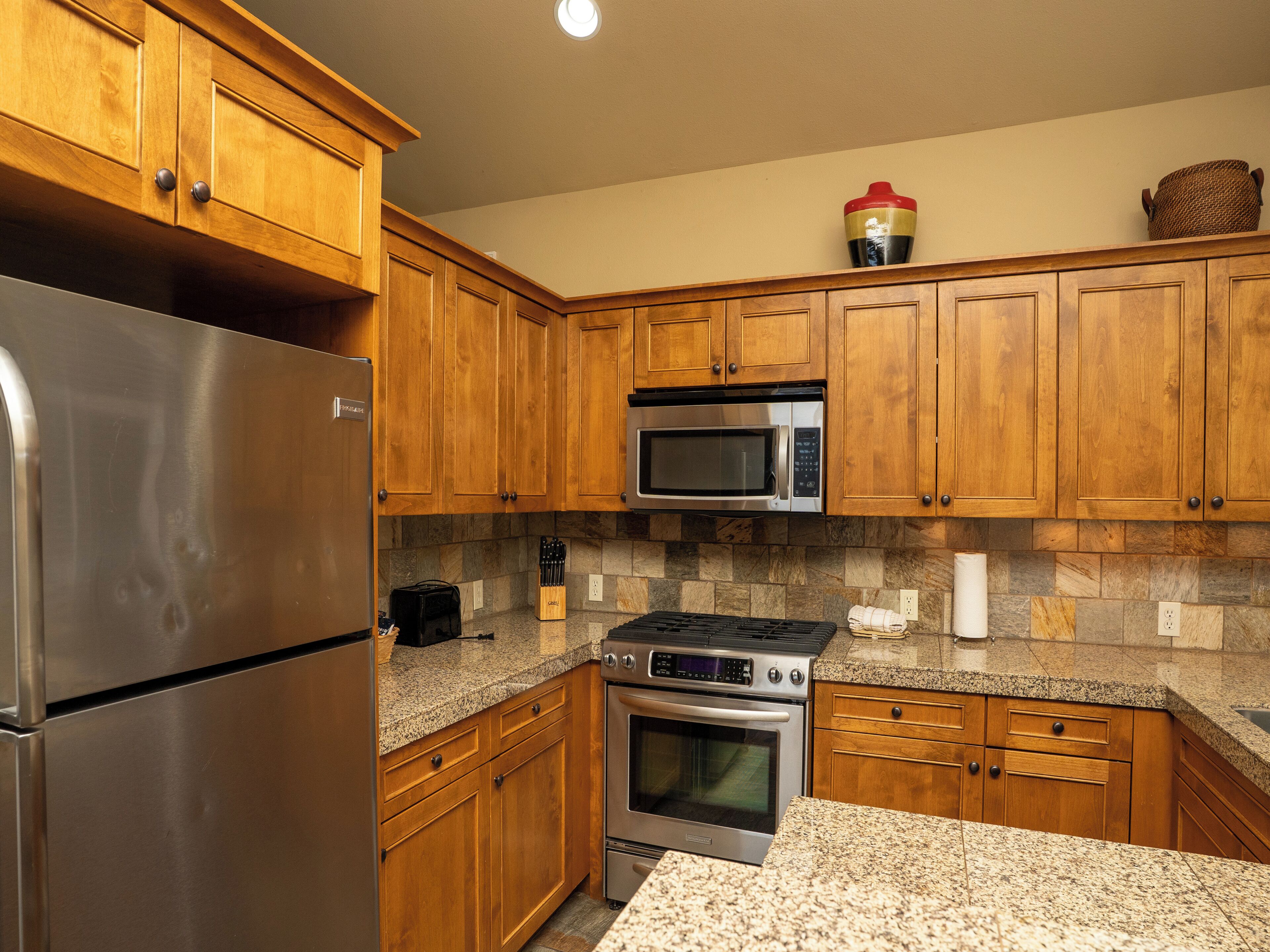 2 Bedroom Villa located in Aspen Run | Desk, iron/ironing board, bed sheets