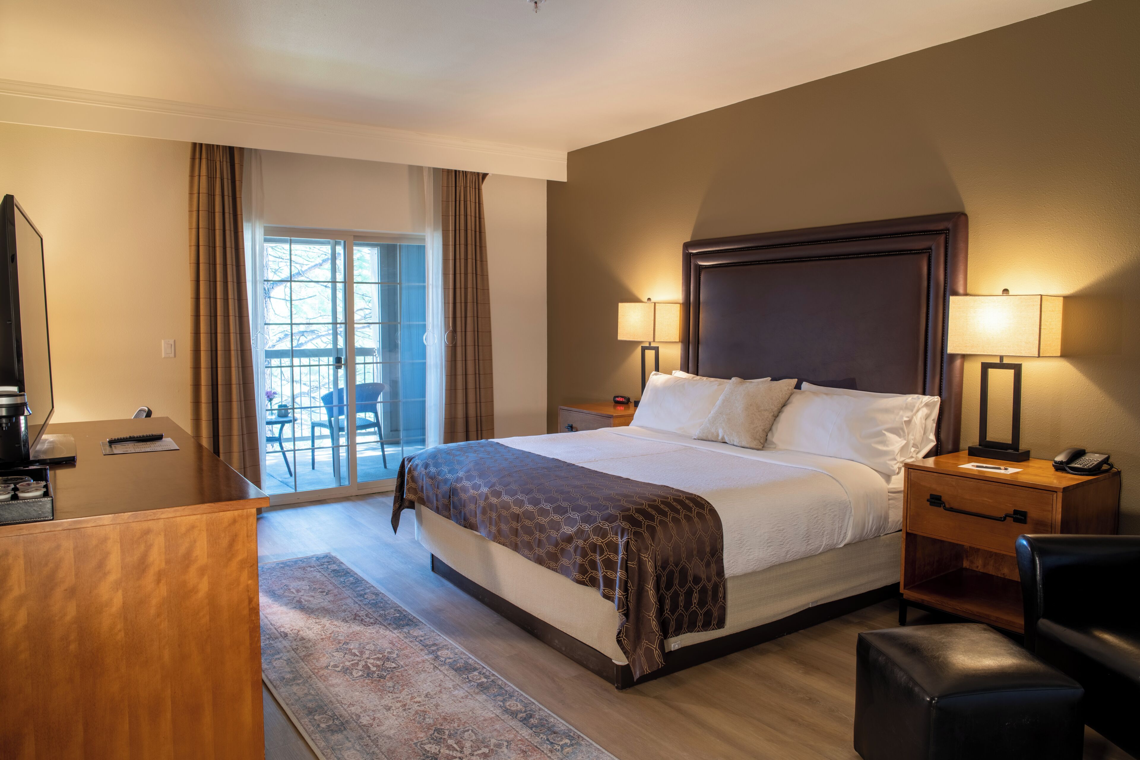 Golf View room with 1 King bed and a deck | Desk, iron/ironing board, bed sheets