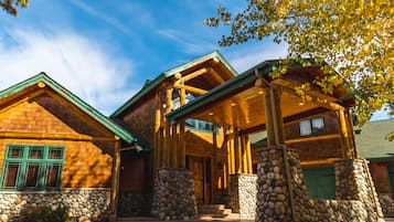 Deluxe Room, Multiple Beds (9 Bedroom Custom Vacation Home) | Desk, iron/ironing board, bed sheets