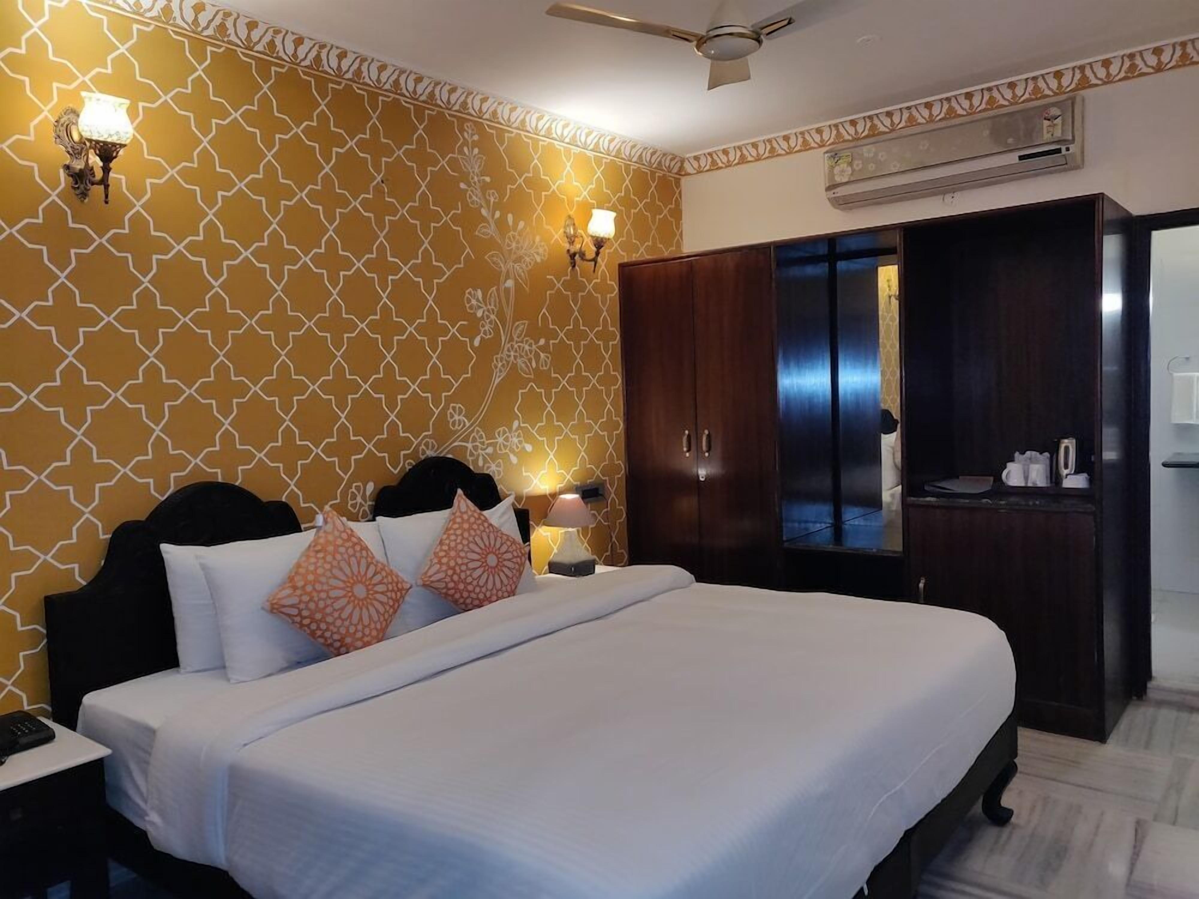 Select Comfort beds, in-room safe, individually decorated