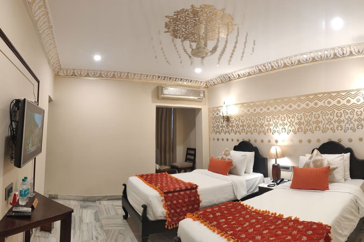 Select Comfort beds, in-room safe, individually decorated