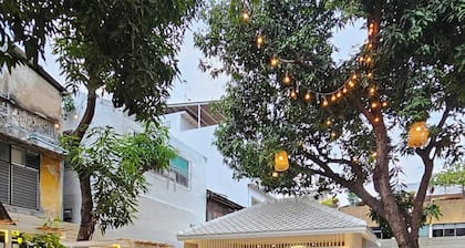 Feung Nakorn Balcony Rooms and Cafe