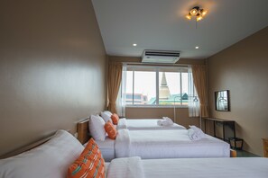 Family Room, Shared Bathroom | Pemandangan dari bilik