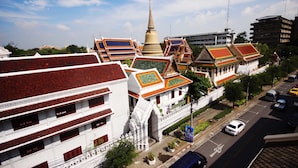 A traditional Thai temple complex with multiple buildings featuring ornate roofs and a prominent stupa. - Feung Nakorn Balcony Rooms and Cafe (Bangkok)